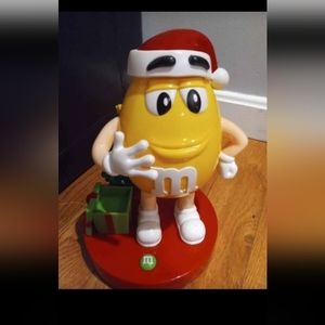 M & Ms Holiday Light Up Signing DispenserUsed as holiday decor ! the dispenser